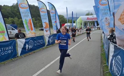 Bieg na 1 km cieszył się wielkim zainteresowaniem na Festiwalu Biegowym w Piwnicznej - 75
